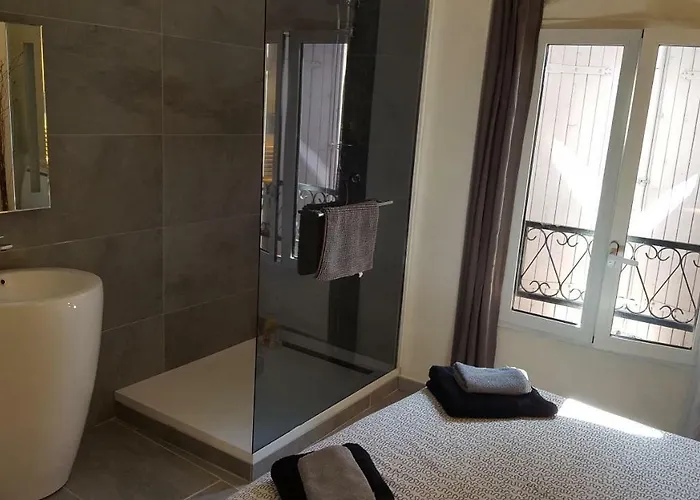 Le Louvre - Lieu Atypique Гостевой дом 3*